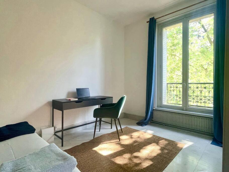 Gustave - Charming Eiffel Tower Appartement - パリ エクステリア 写真